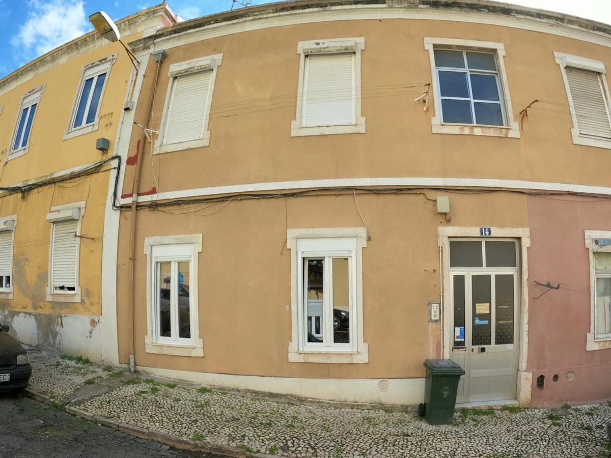 Lisbon T2 Apartment In Typical Villa In Sapadores Lisbon Luaran gambar